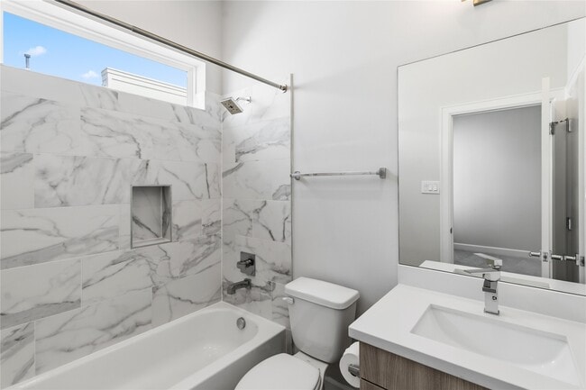 Building Photo - 1509 Elgin St