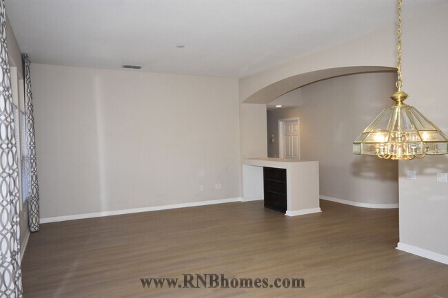Building Photo - 408 Angelrock Ct