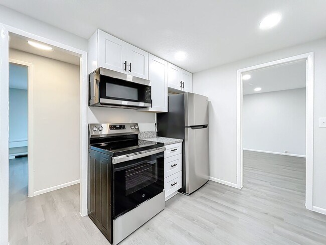 Building Photo - Renovated 2 Bedroom 1 Bathroom Apartment | Stainless Steel Appliances, Granite Counters, Inside L...