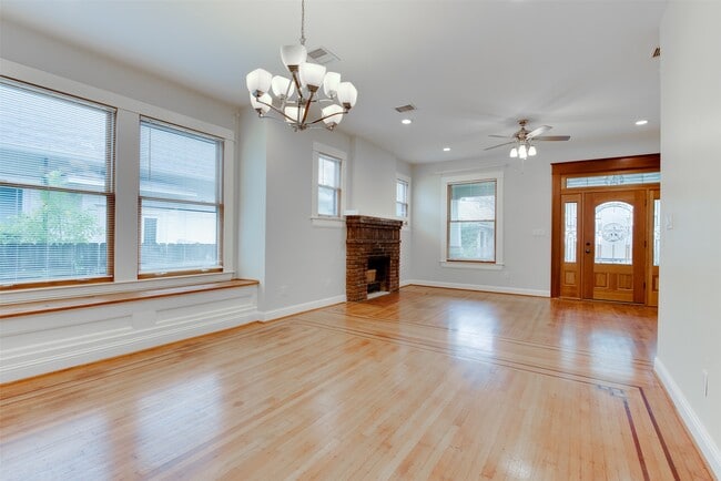 Building Photo - 401 Willard St