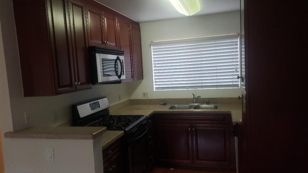 Building Photo - 5540 Owensmouth Ave