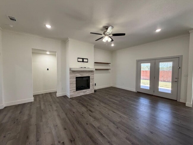 Building Photo - 405 Ranger St