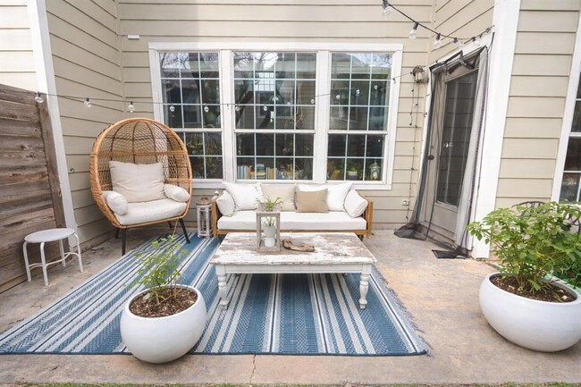 Building Photo - 2632 Century Park Blvd