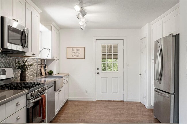 Building Photo - 2591 Spring Valley Dr