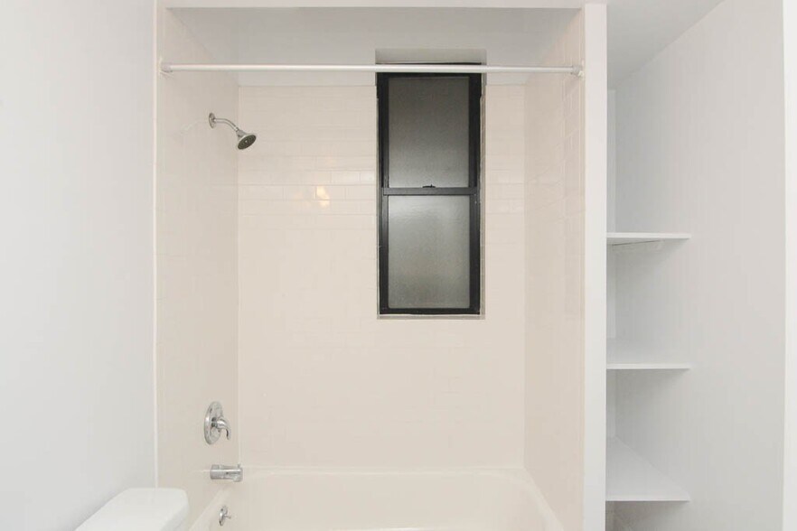 Building Photo - 2134 W Concord Pl