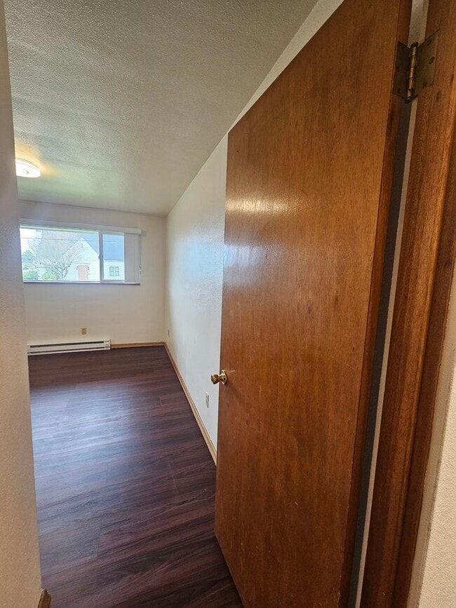 Building Photo - 1404 S Cherry St