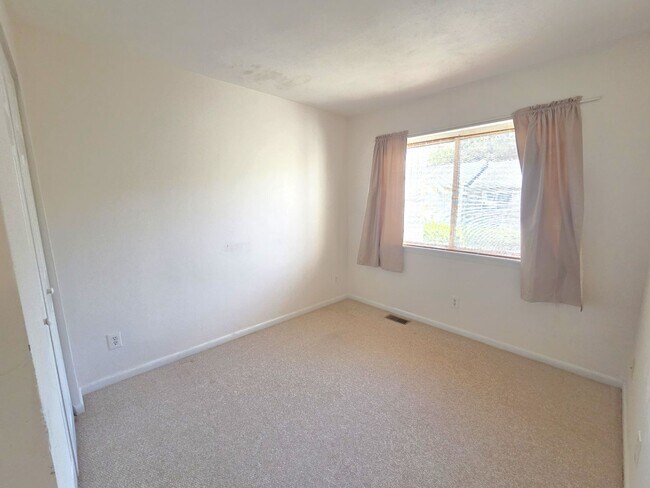 Building Photo - 3858 Staffordshire Ln
