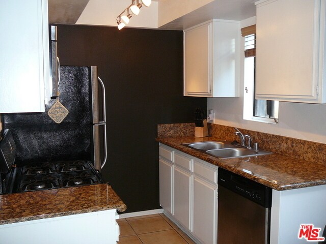 Building Photo - 558 Evergreen St