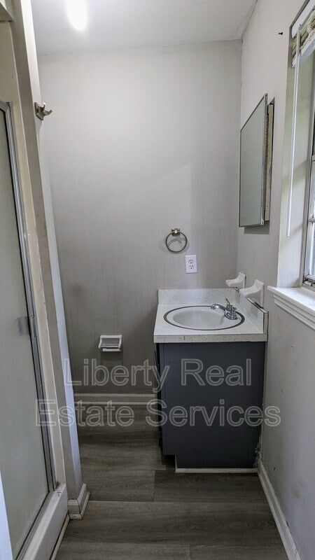 Building Photo - 613 Franklin St