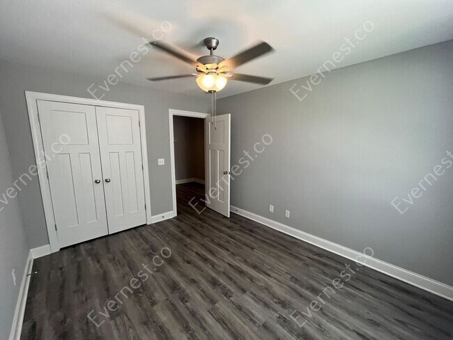 Building Photo - 5322 Roosevelt Rd