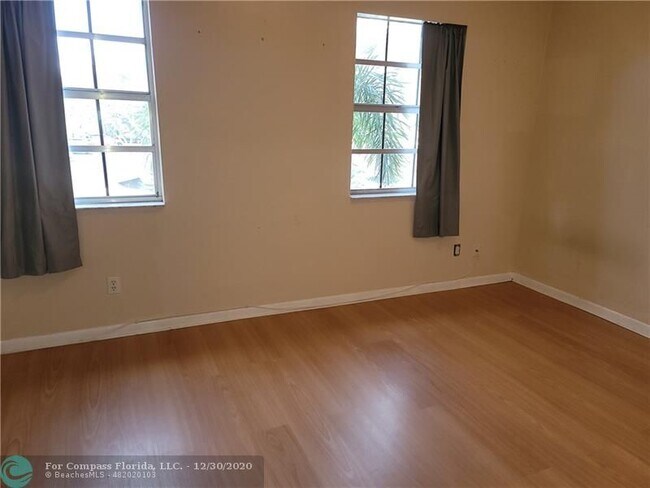 Building Photo - 2828 Edgehill Ln