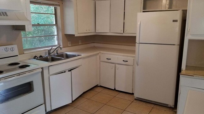 Building Photo - Great Neighborhood – Good Schools – 3 Bed ...