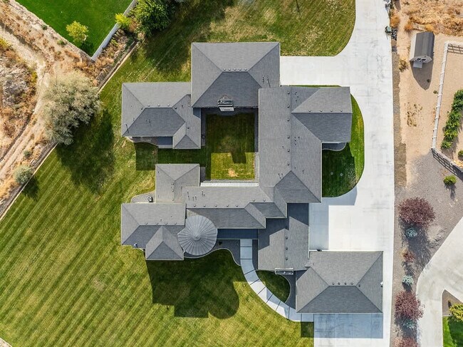 Building Photo - 12401 Rivendell Ct