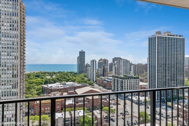 Building Photo - 1636 N Wells St