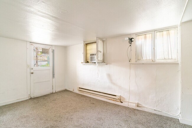 Building Photo - EN331 Malaga Ave