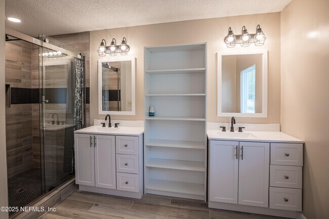 Building Photo - 2081 Magnus Ln