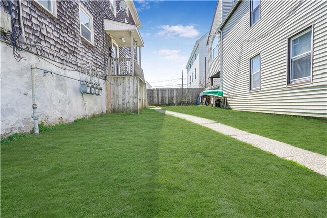 Building Photo - 1081 Bedford St