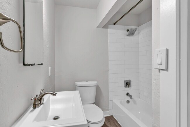 Building Photo - 1423 11th St