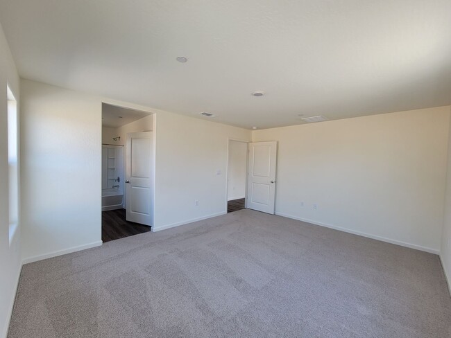 Building Photo - Brand New Home