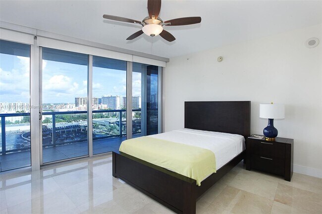 Building Photo - 17001 Collins Ave