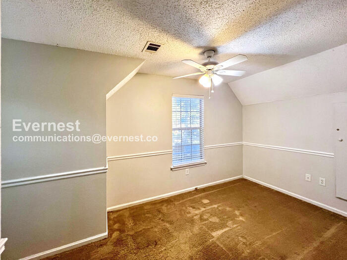 Building Photo - 26 Silverleaf Ct