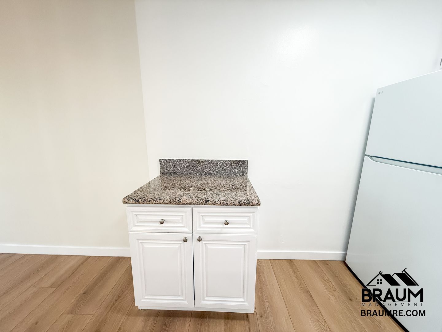 Building Photo - 5252 Hermitage Ave