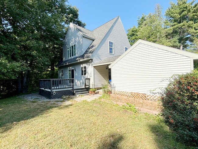 Building Photo - Lake Front Living 3BR 2BA Ashburnham