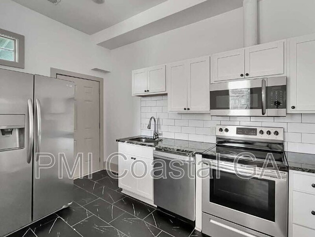 Building Photo - 314 W 42nd St