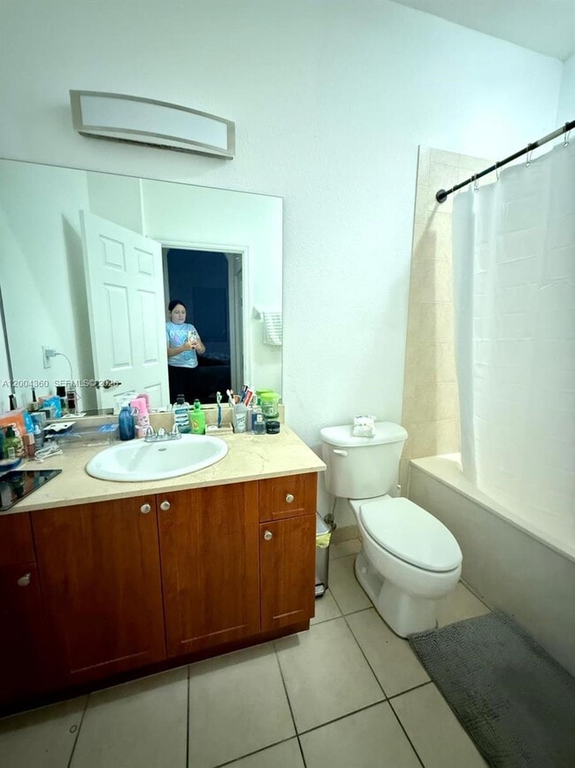 Building Photo - 8999 NW 107 Ct