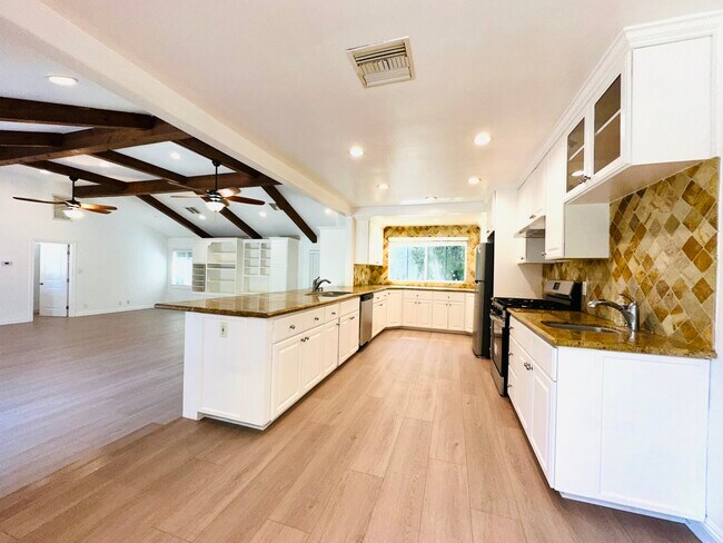 Building Photo - 5148 Otis Ave