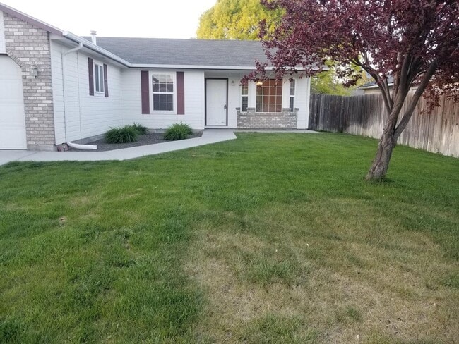 Primary Photo - Great location 3 bedroom 2 bath home