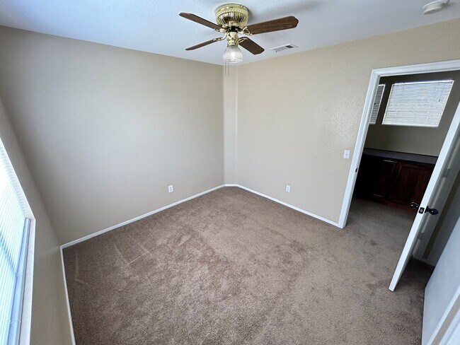 Building Photo - Gorgeous 4-bedroom home with a pool!