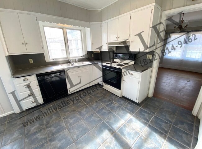 Building Photo - Three Bedroom Home in Edgewood Grove