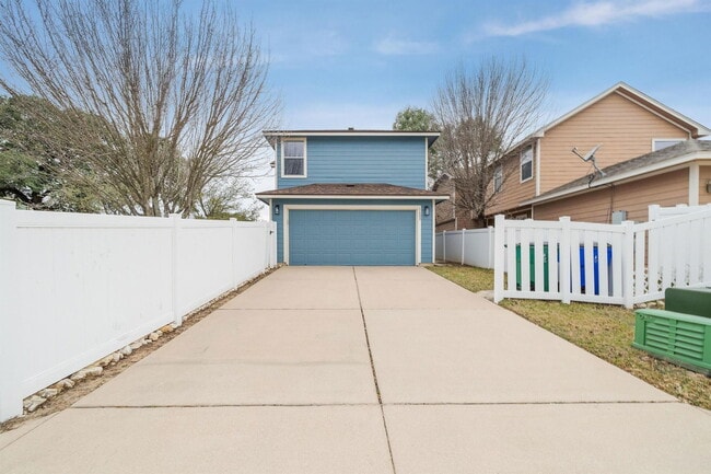 Building Photo - 1600 Big Thicket Dr