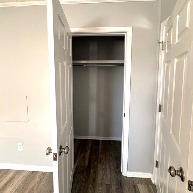 Building Photo - 608 22nd Ave N