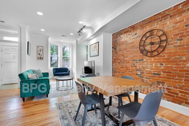 Building Photo - 1037 5th St NE