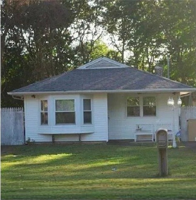 Building Photo - 131 Mastic Beach Rd