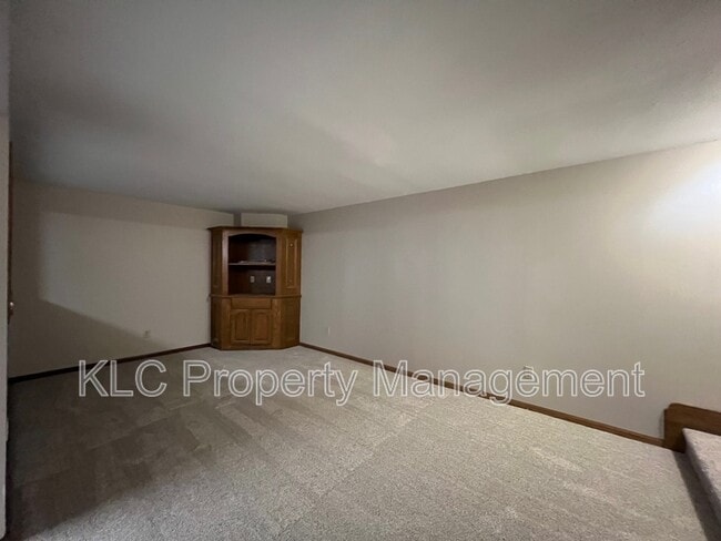 Building Photo - 9613 Dennis Dr