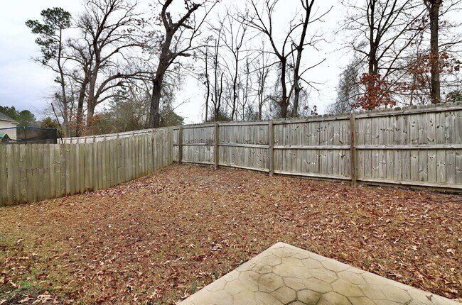 Building Photo - Spacious 4-Bedroom Home with Fireplace in Fayetteville, NC - A Must-See Rental Property!