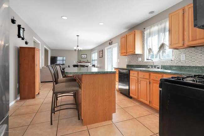 Building Photo - Charming Colonial on Quiet Cul-de-Sac
