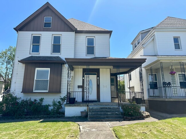 Primary Photo - Norwood- Adorable Duplex with ample space ...