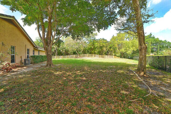 Building Photo - 6943 Giralda Cir