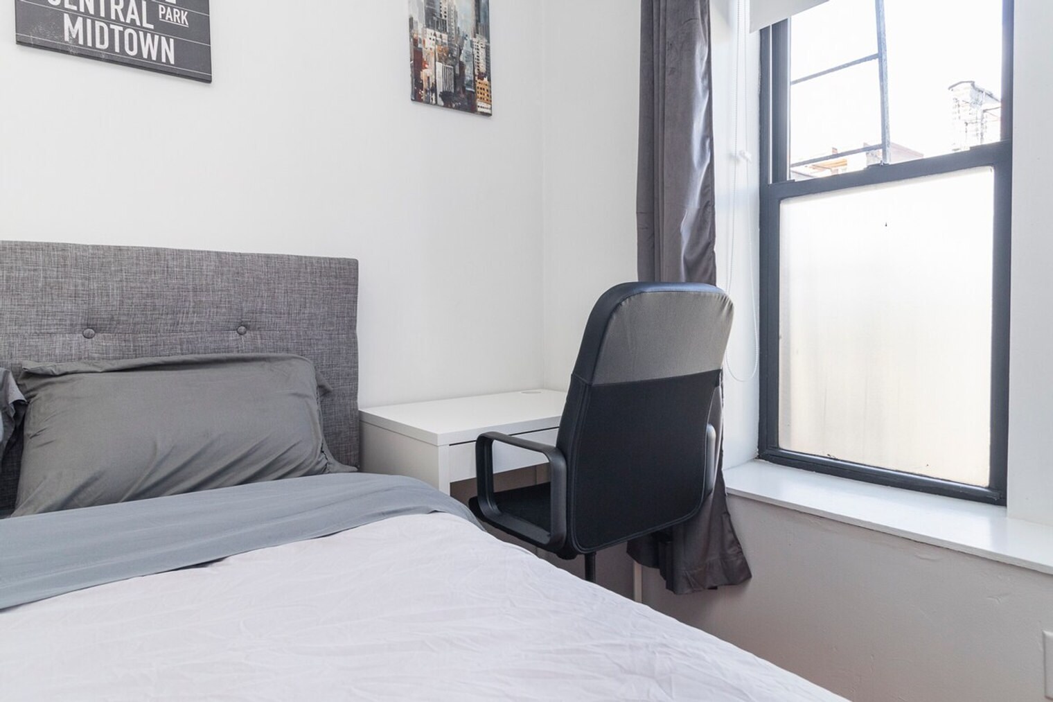 Building Photo - 319 E 95th St