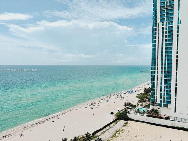Building Photo - 17555 Collins Ave