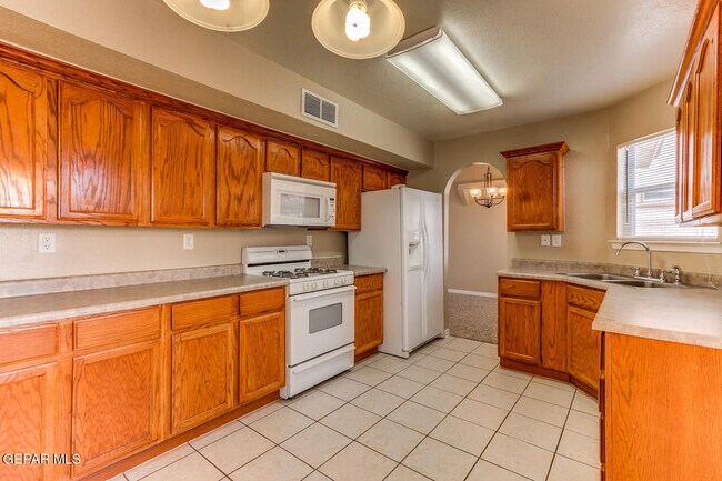 Building Photo - 628 Paseo Hermoso Dr