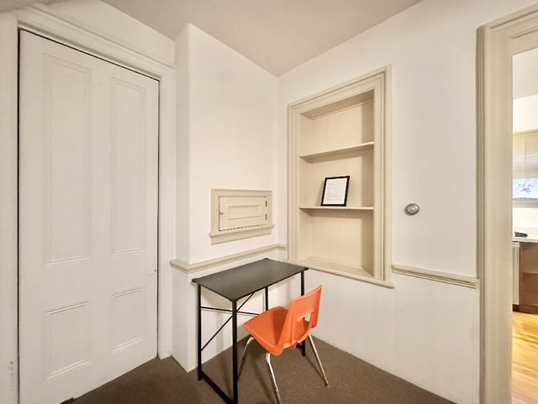 Building Photo - 573 Bloom St