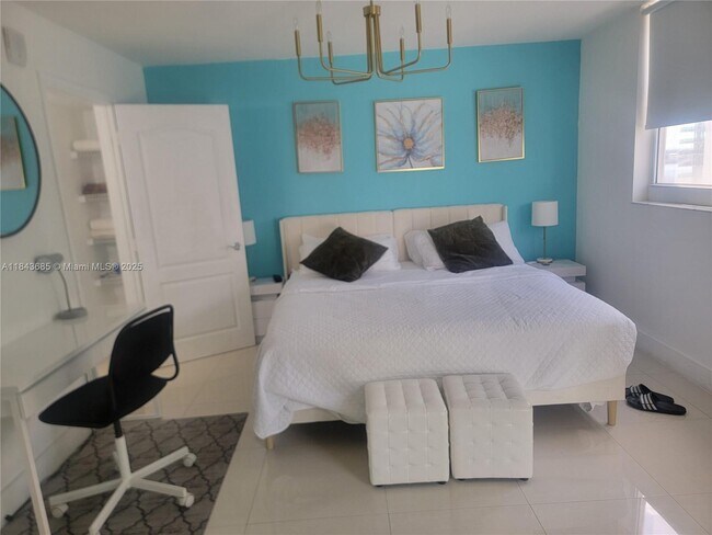 Building Photo - 1200 Brickell Bay Dr