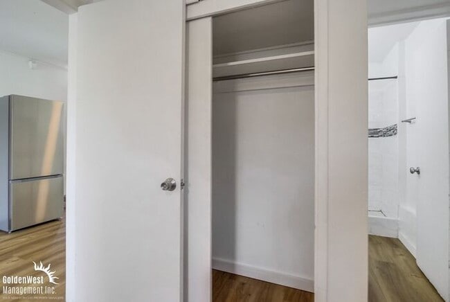 Building Photo - Beautifully Renovated 1Bdm 1Ba Apartment i...
