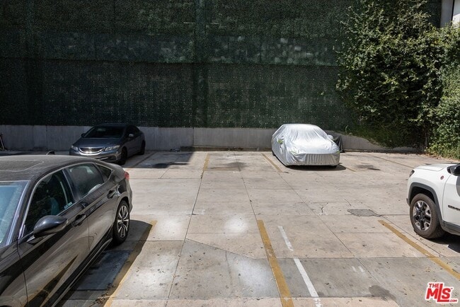 Building Photo - 661 Shatto Pl