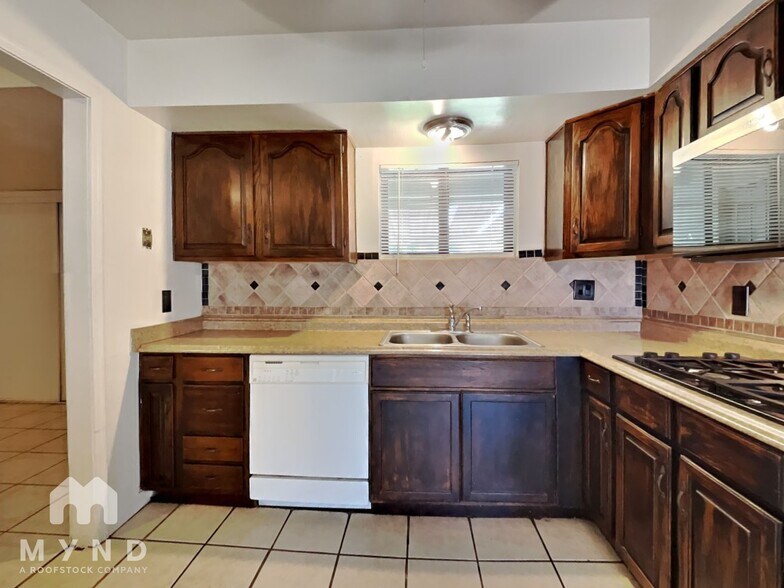 Building Photo - 4520 N 53rd Ave